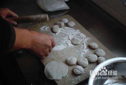 怎么擀饺子皮视频,轻松学会擀饺子皮技巧