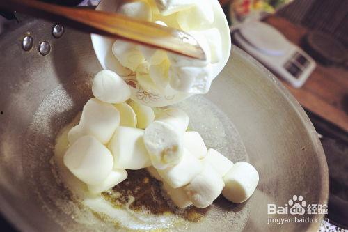 牛轧糖制作视频,甜蜜制作过程全解析