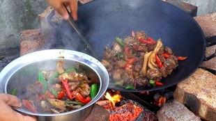 柴火鸡视频,家常美味一锅端