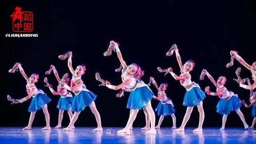 幼儿学舞蹈视频,欢快旋律中的成长瞬间