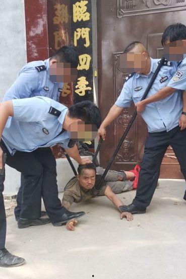 抓捕女犯视频,女犯落网瞬间，高清视频记录抓捕全过程
