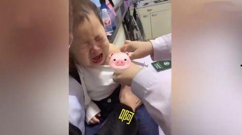 娃娃打针视频,温馨治愈的育儿瞬间