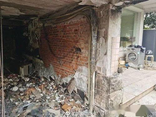 电瓶爆炸视频,揭秘电瓶爆炸现场惊心动魄一幕