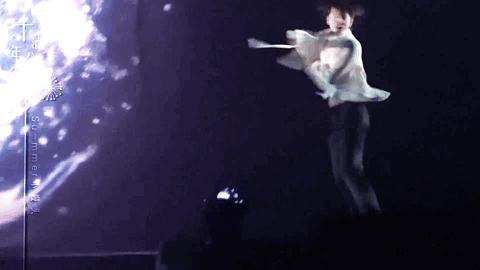 杨洋跳舞视频,舞动青春，魅力四溢