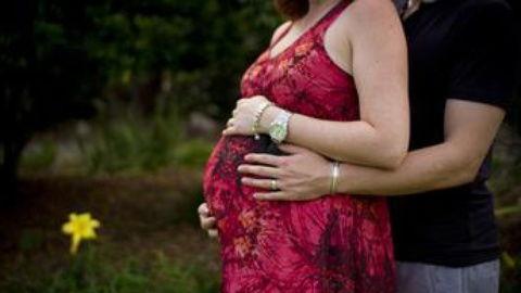 揉孕妇肚子视频,温馨互动，呵护宝宝健康成长